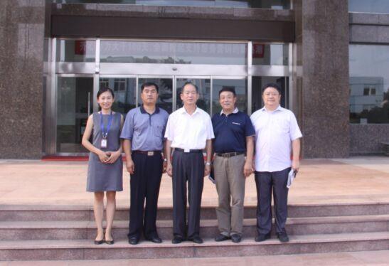 黨旗飄揚促發展