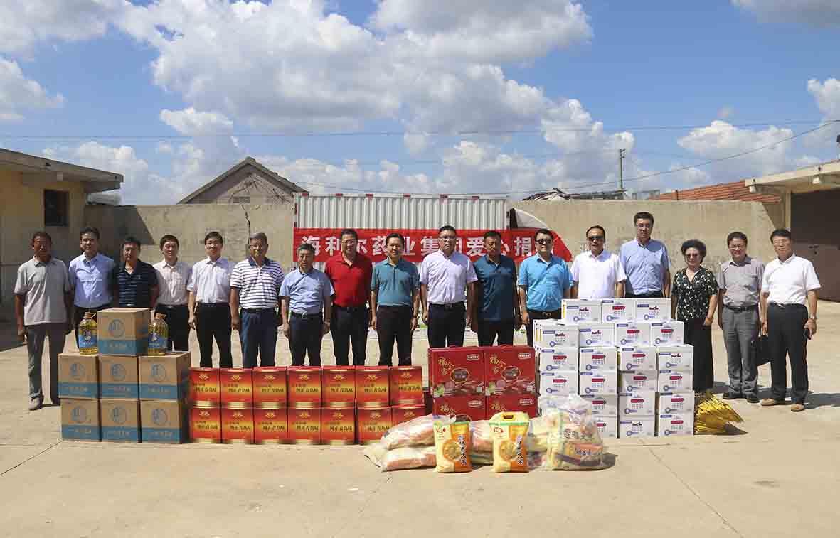 總裁葛家成為萊西市河頭店鎮姜格莊村捐贈價值六萬元的農藥產品