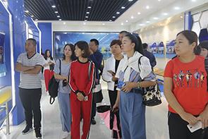 新疆烏魯木齊經銷商一行到集團總部參觀交流