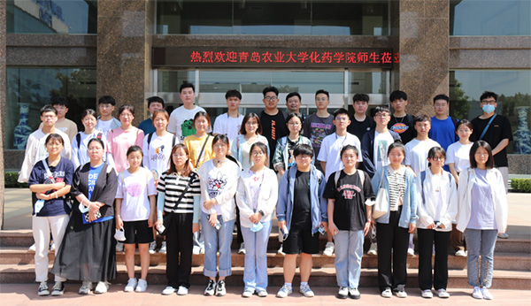 青島農業大學化藥學院師生一行來集團參觀學習