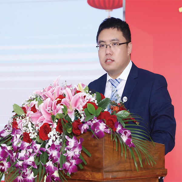 熱烈祝賀集團總裁榮獲首屆山東省“掛帥出征”百強榜菁英型企業家稱號