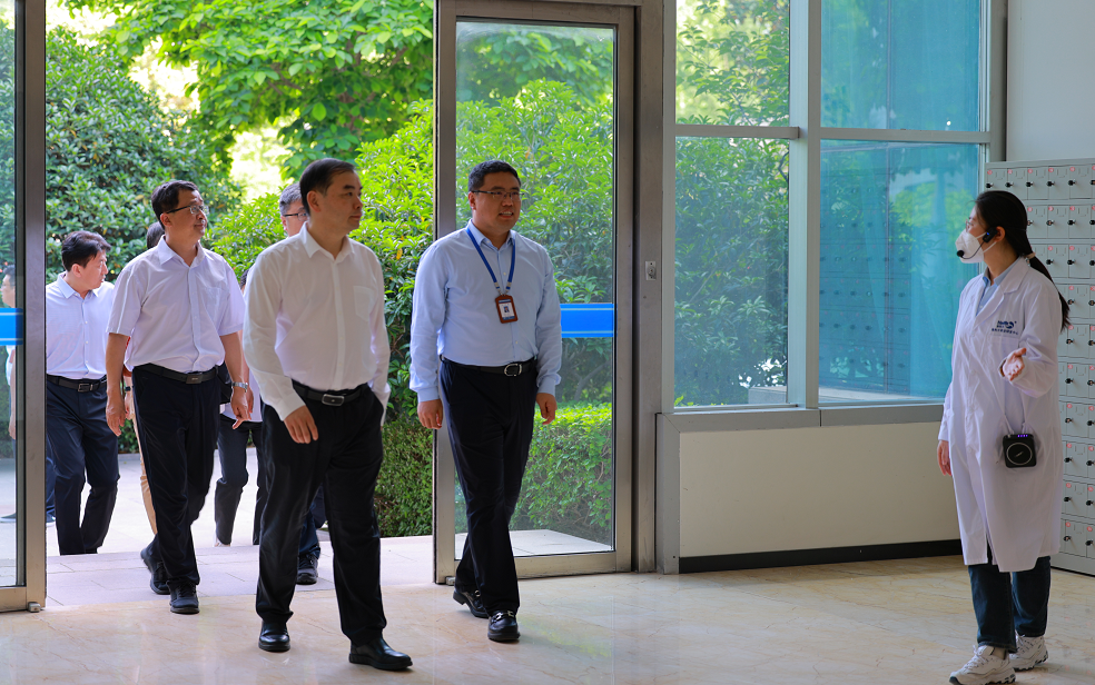 山東省科技廳梁副廳長一行來集團調研指導